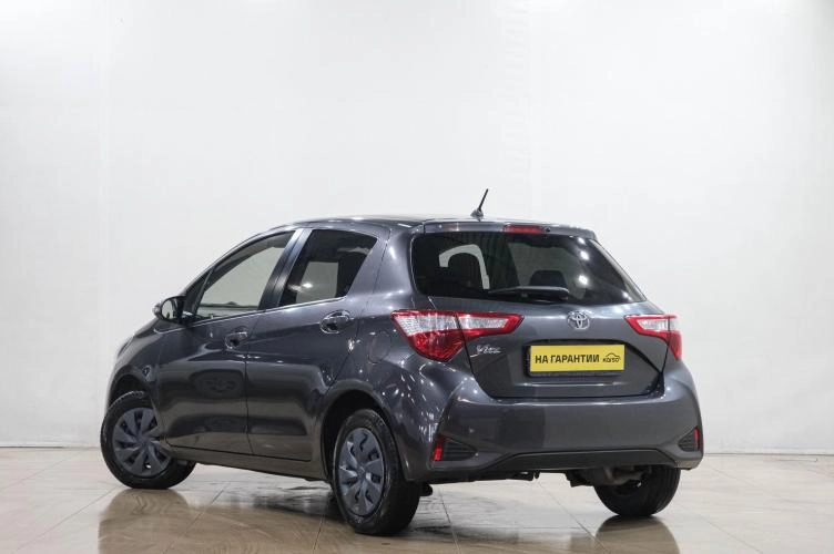Toyota Vitz 4 из 6