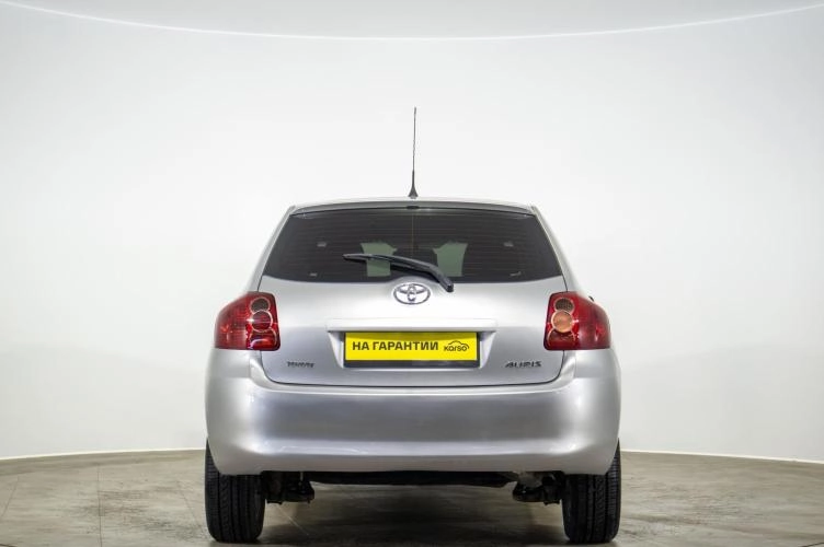 Toyota Auris 5 из 6