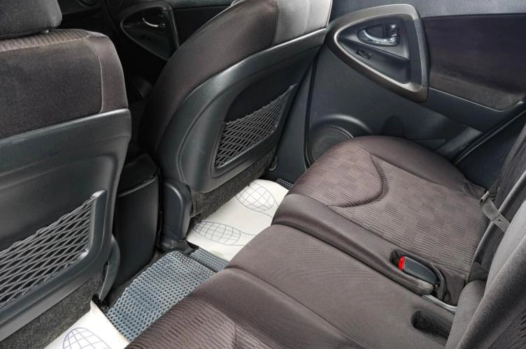 Toyota RAV4 8 из 18