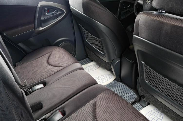 Toyota RAV4 9 из 18