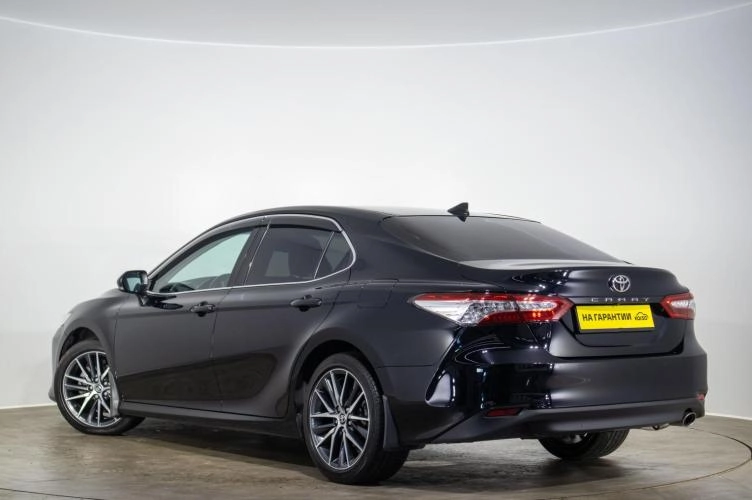 Toyota Camry 6 из 6