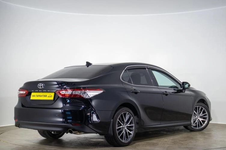 Toyota Camry 4 из 6