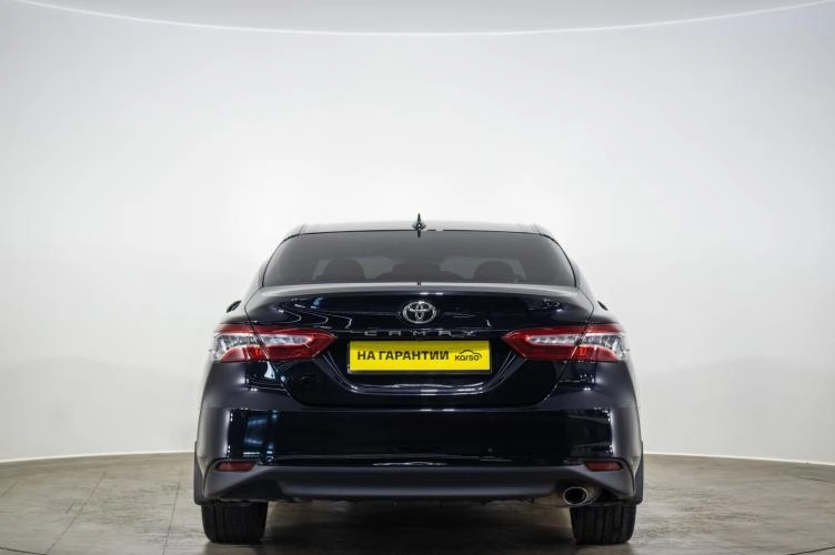 Toyota Camry 5 из 6