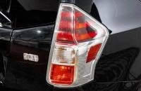Toyota Prius Alpha 8 из 23