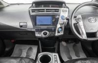Toyota Prius Alpha 17 из 23