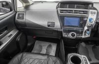 Toyota Prius Alpha 19 из 23