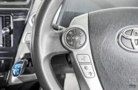 Toyota Prius Alpha 15 из 23