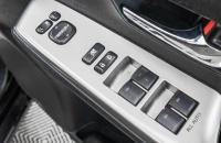 Toyota Prius Alpha 11 из 23