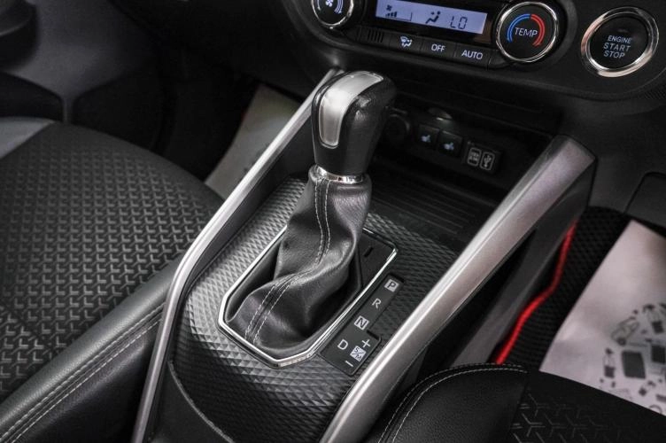 Daihatsu Rocky 17 из 22