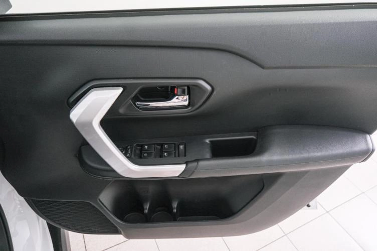 Daihatsu Rocky 19 из 22