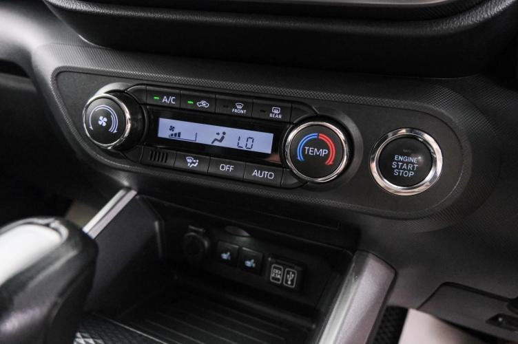Daihatsu Rocky 16 из 22