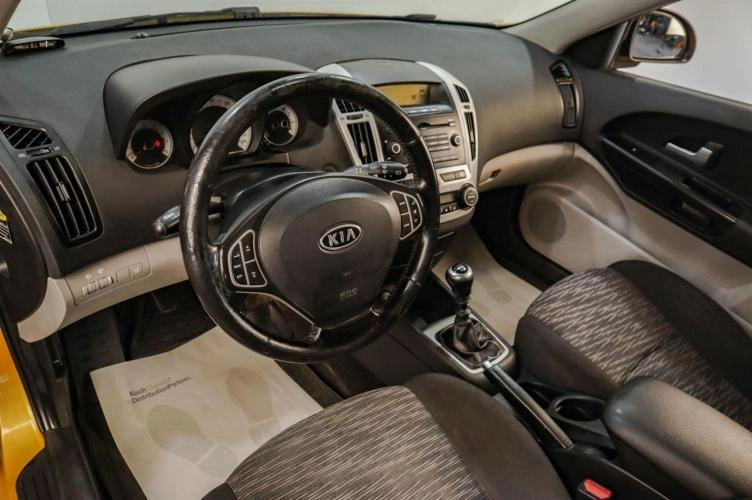 KIA cee'd 7 из 17