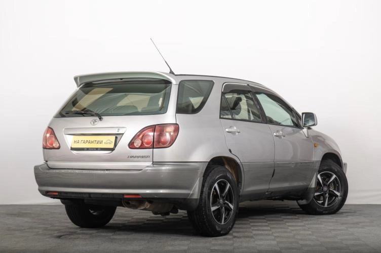Toyota Harrier 6 из 6