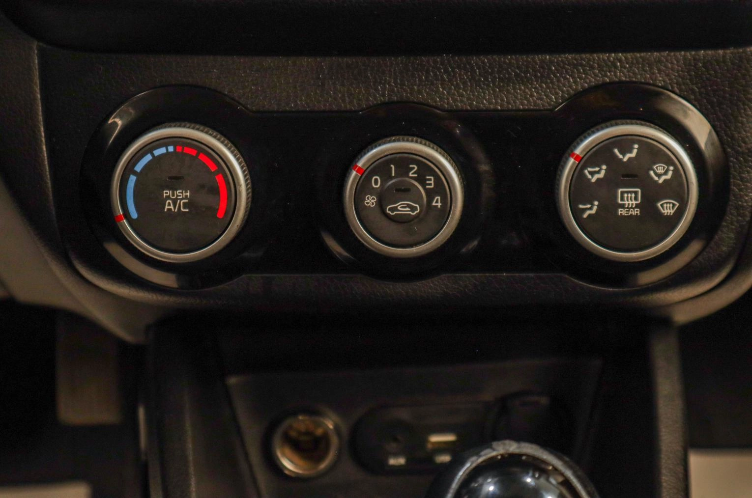 KIA Rio 13 из 19