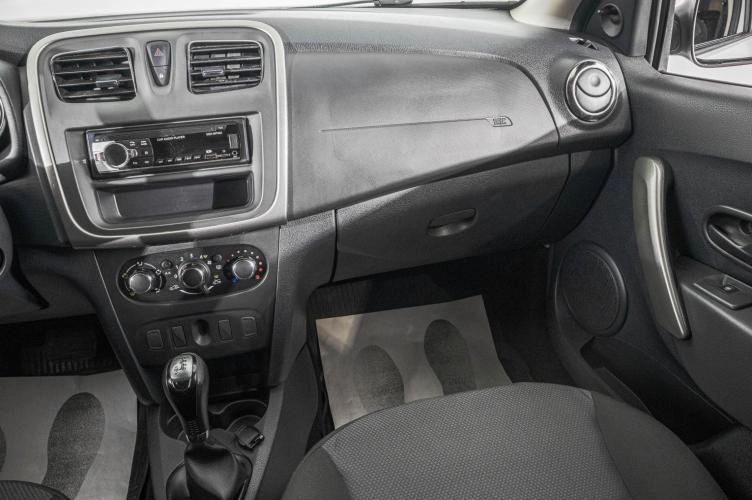 Renault Logan 17 из 20