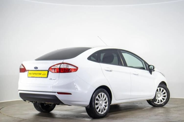 Ford Fiesta 4 из 6