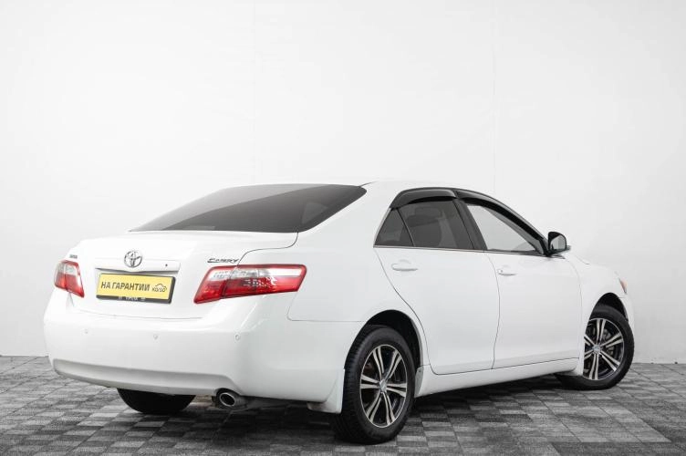 Toyota Camry 6 из 6