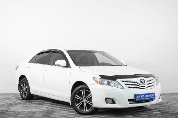 Toyota Camry 1 из 6