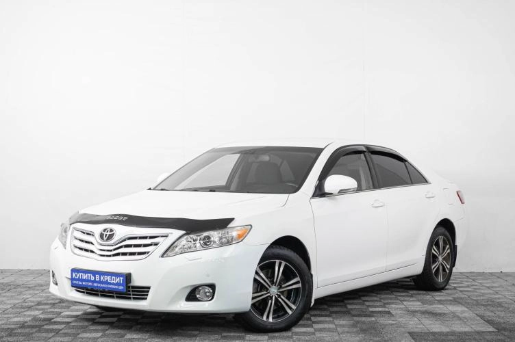 Toyota Camry 3 из 6