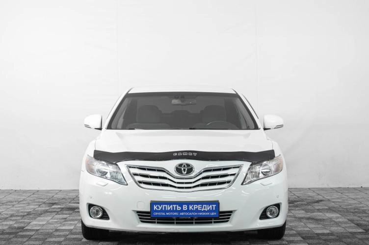 Toyota Camry 2 из 6