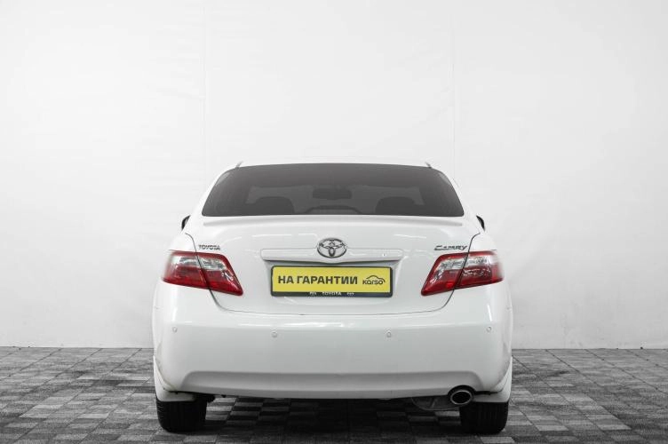 Toyota Camry 5 из 6