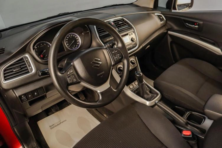 Suzuki SX4 7 из 19