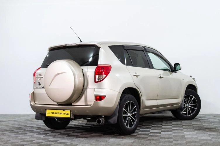 Toyota RAV4 4 из 6