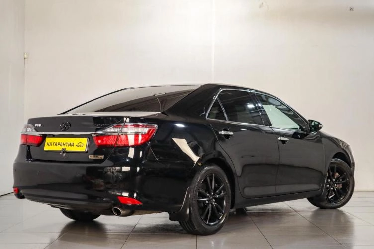 Toyota Camry 6 из 6
