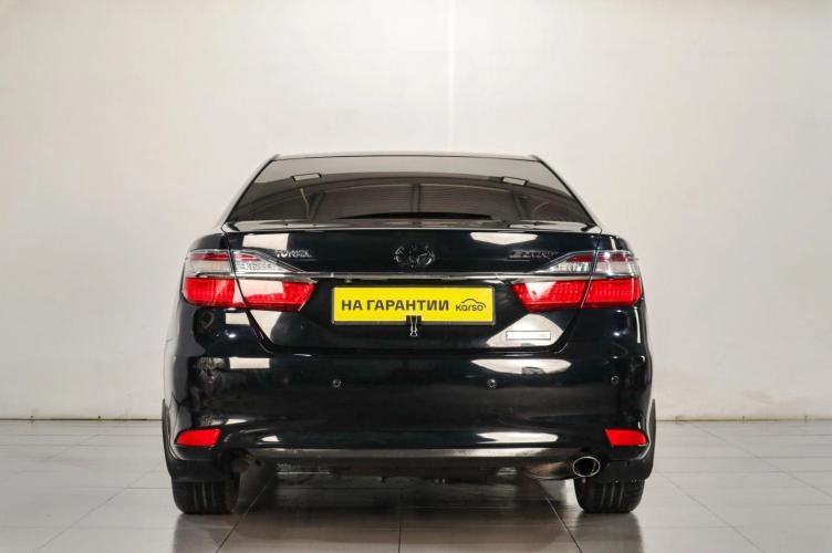 Toyota Camry 5 из 6