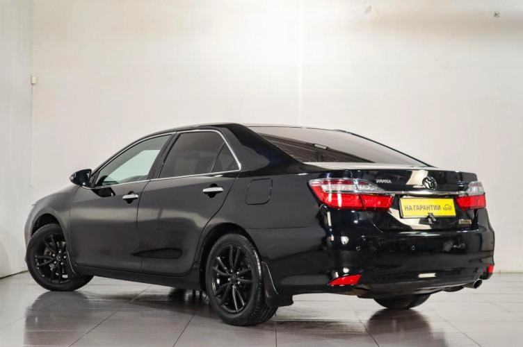 Toyota Camry 4 из 6