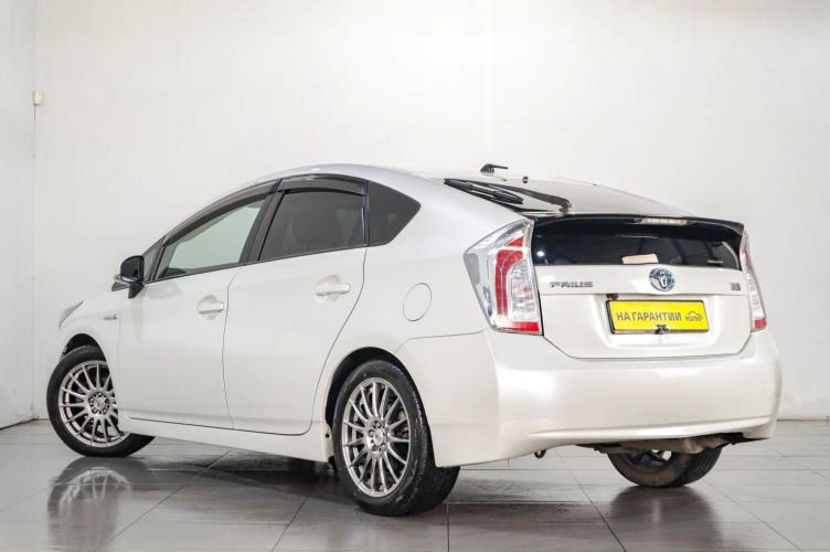 Toyota Prius 4 из 6