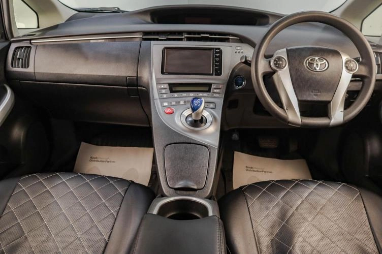 Toyota Prius 16 из 19