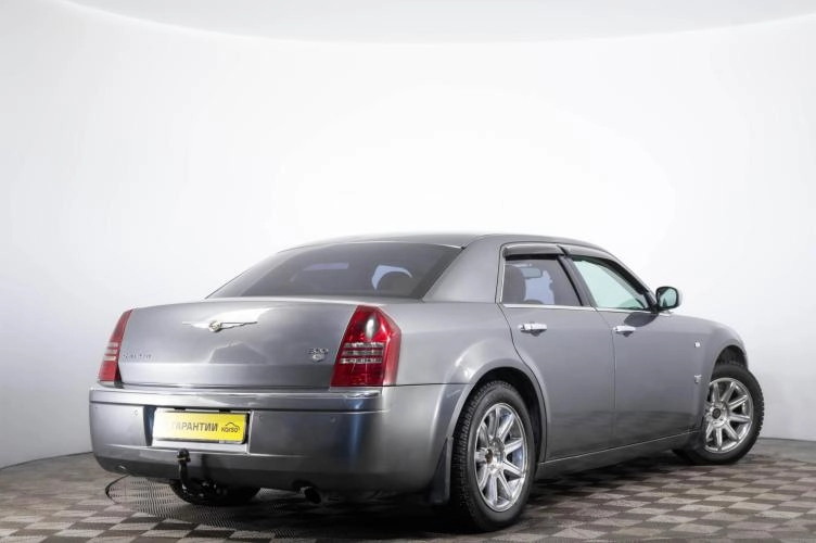 Chrysler 300C 4 из 6