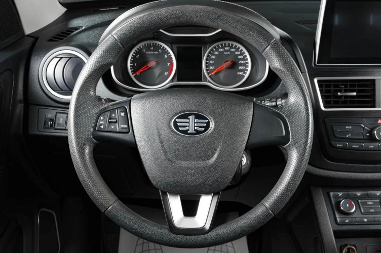 FAW Besturn X40 12 из 19