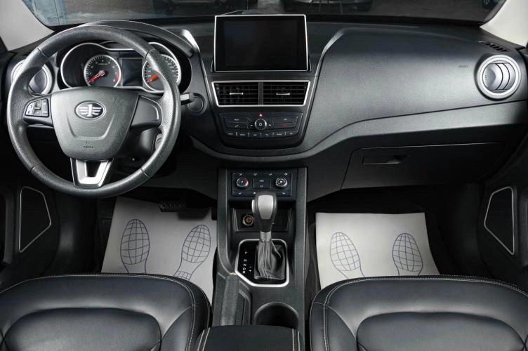 FAW Besturn X40 11 из 19