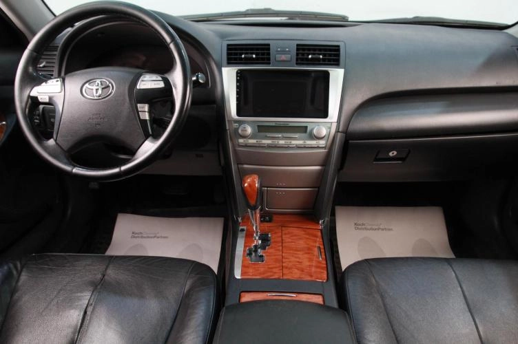 Toyota Camry 13 из 20