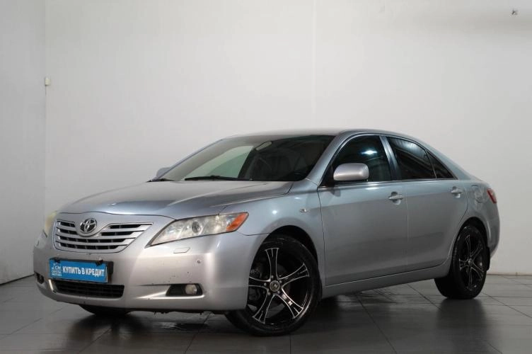 Toyota Camry 3 из 6