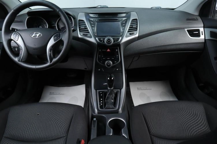 Hyundai Elantra 9 из 19