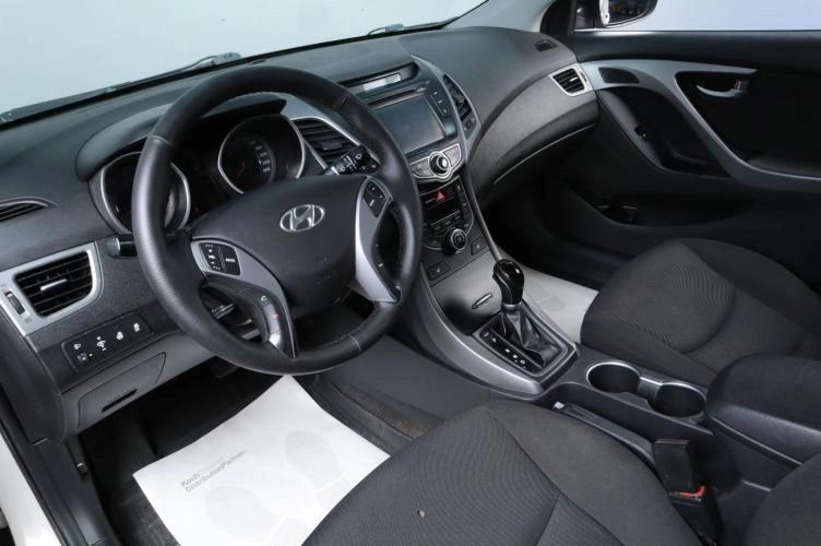 Hyundai Elantra 8 из 19