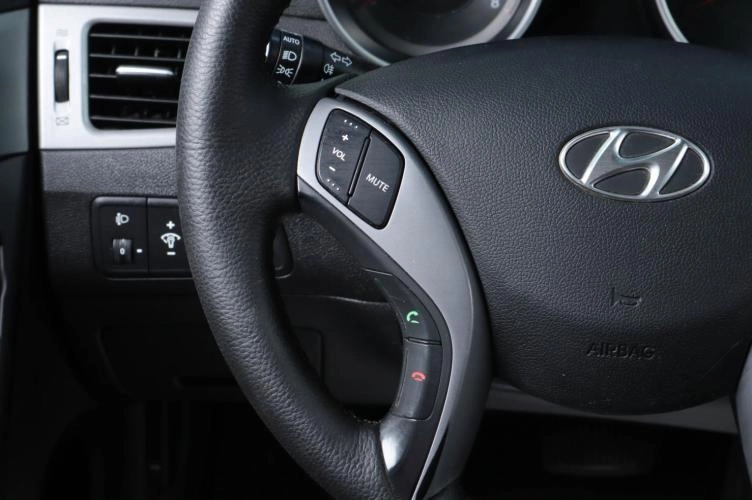 Hyundai Elantra 11 из 19