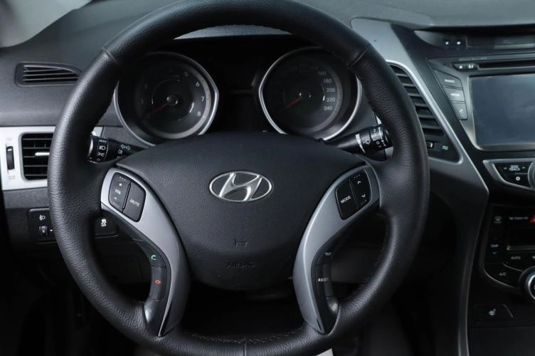 Hyundai Elantra 12 из 19