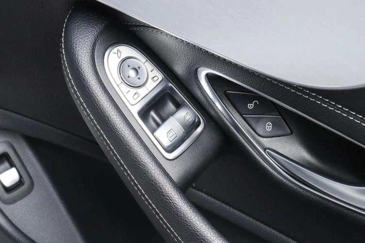 Mercedes-Benz C-класс 7 из 21