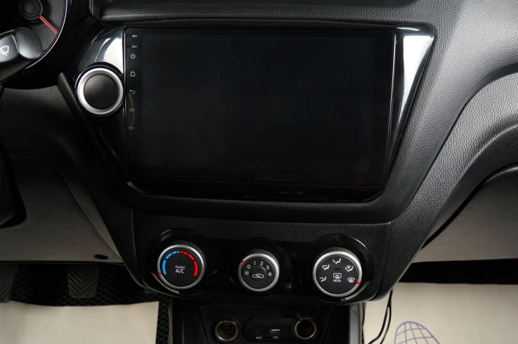 KIA Rio 16 из 19