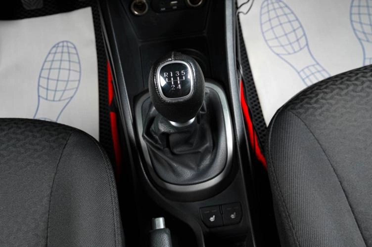 KIA Rio 17 из 19