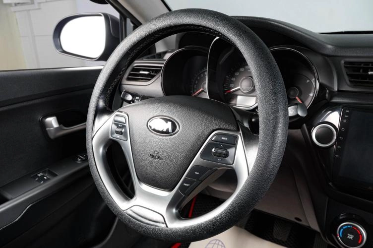 KIA Rio 11 из 19