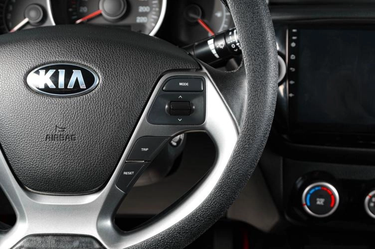 KIA Rio 15 из 19