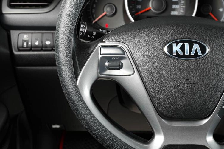 KIA Rio 14 из 19