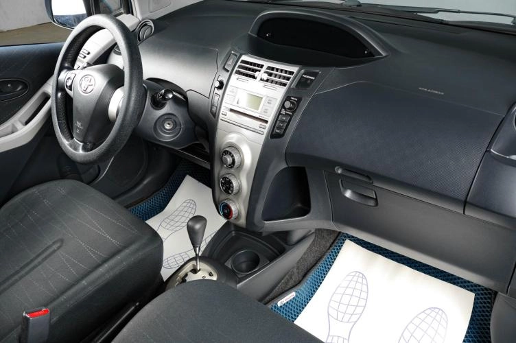 Toyota Yaris 10 из 17