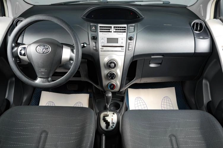 Toyota Yaris 12 из 17