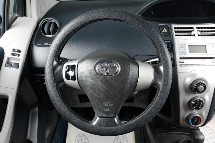 Toyota Yaris 13 из 17